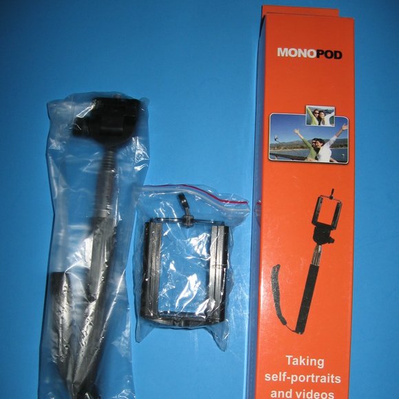 🔥HOST PICK🔥MonoPod Black Selfie Stick New in Box - Picture 1 of 4